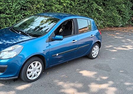 Renault Clio Authentique 1.2 16V 55kW Authentique