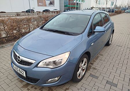 Opel Astra J Lim. 5-trg. Edition