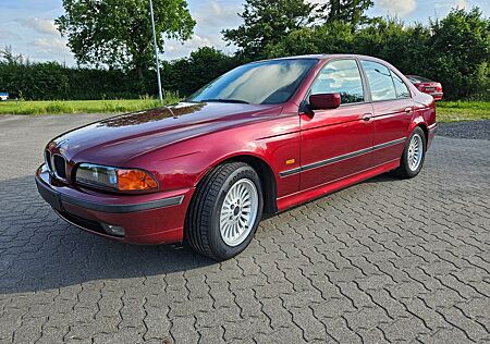 BMW 528i Limousine - 1. Hand !!!