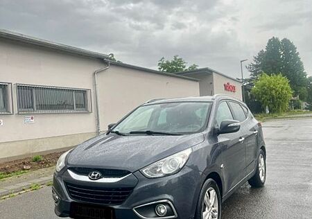 Hyundai ix35 2,0 CRDI *Automatik*4xSHZ*Allrad*AHK*Leder