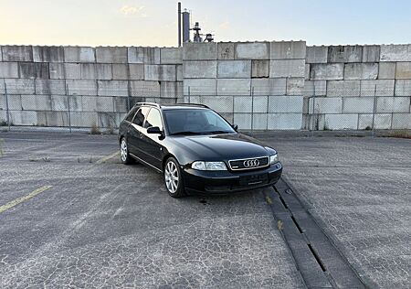 Audi A4 1.8 T Avant quattro Bose AHK Klima Kamera
