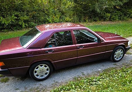 Mercedes-Benz 190 Avantgarde Rosso