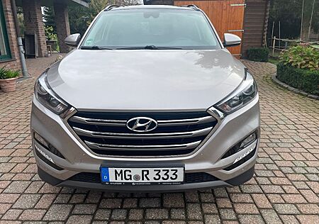 Hyundai Tucson 2.0 CRDi 100kW Style 4WD*AHK*Panorama