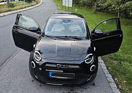 Fiat 500E "la Prima" Limousine 42 kWh La Prima