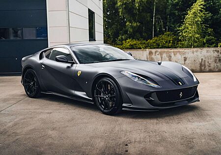 Ferrari 812 Superfast / Atelier / Carbon / Alcantara