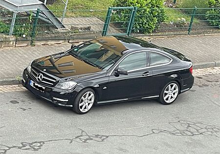 Mercedes-Benz 220 CDI AMG LINE