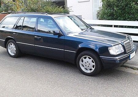 Mercedes-Benz E 220 E220, Kombi, TÜV 04/27, 260 tkm,neue Reife