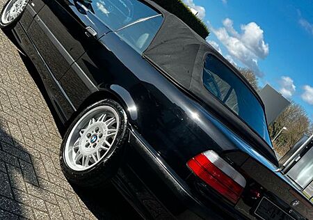 BMW 318i Cabrio Sport Edition Sport Edition