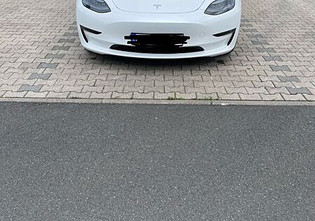 Tesla Model 3 Allradantrieb mit Dualmotor Performa...