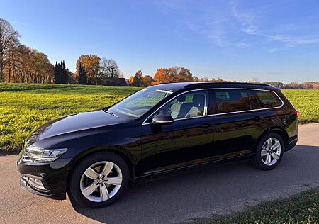 VW Passat Variant Volkswagen 1.5 TSI OPF Business Variant ...