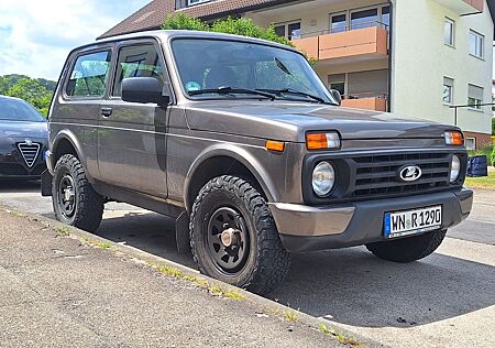 Lada Urban