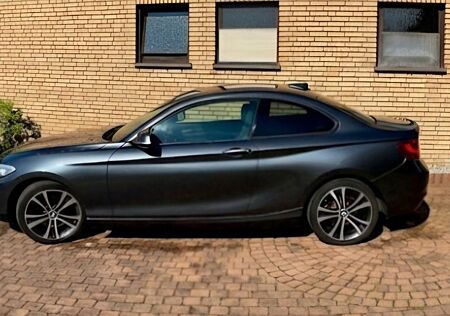 BMW 220i Steptronic Coupé Sport Line