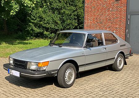 Saab 900
