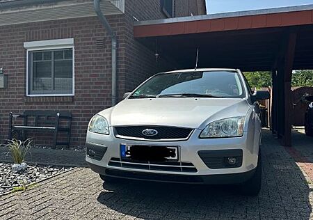 Ford Focus 1.6 Benzin Klima TÜV bis 02/2026