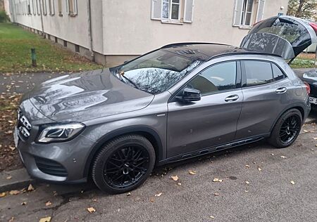 Mercedes-Benz GLA 220 4MATIC DCT -