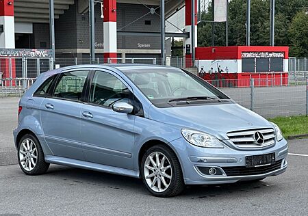 Mercedes-Benz B 200 *AHK*PDC*SITZHZ*ALLWETTER*