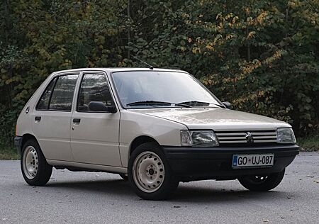 Peugeot 205