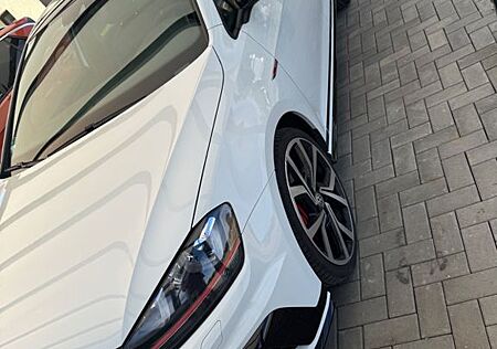 VW Golf Volkswagen 2.0 TSI DSG BMT GTI Clubsport GTI Clubsport
