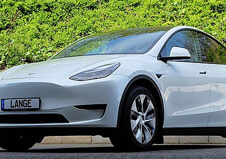 Tesla Model Y Basis RWD