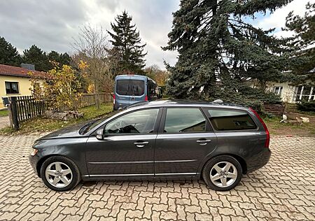 Volvo V50 D5 -