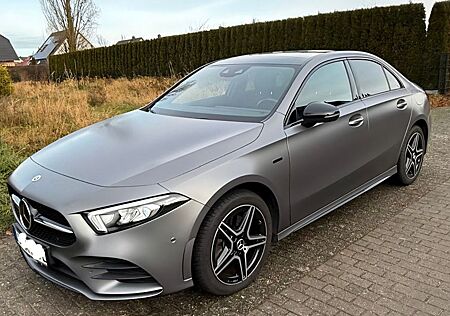 Mercedes-Benz A 250 e AMG Line
