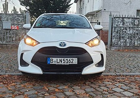 Toyota Yaris Hybrid Business Edition