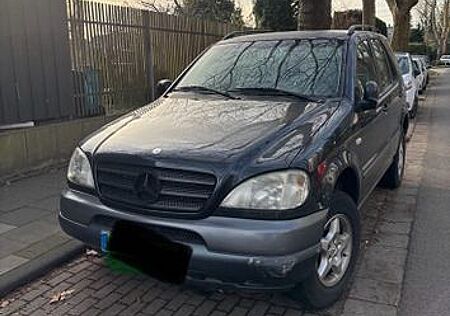 Mercedes-Benz ML 230 -