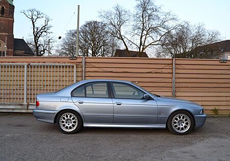 BMW 520i Lifestyle*1.HAND*XENON*LEDER*ANDROID*S.DACH