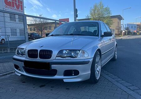 BMW 323i -E46 Harman/kardon