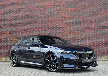 BMW 550 xDrive | M-sport - AHK - HUD - Pano- Bow&Wil