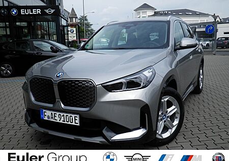 BMW iX1 eDrive20 Navi Digitales Cockpit Soundsystem
