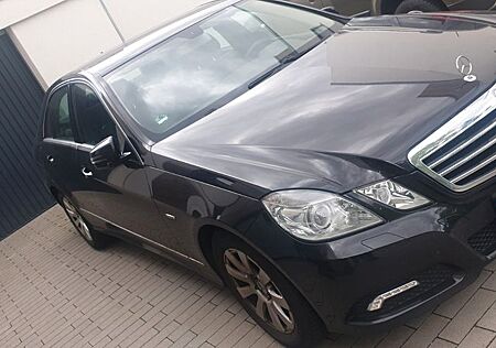 Mercedes-Benz E 250 AVANTGARDE LEDER COMMANDE 25