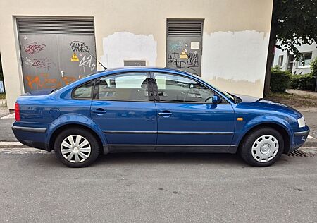 VW Passat Volkswagen Limousine aus Familienbesitz
