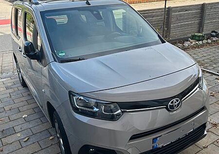 Toyota Pro Ace Proace City 1,2-l-Turbo 96kW Team Deutsch...