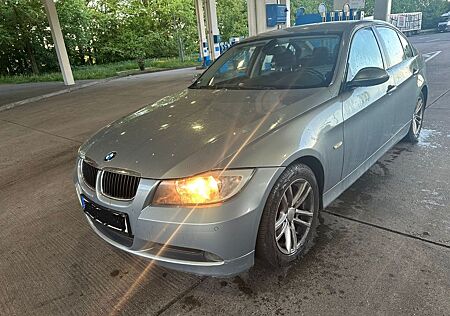 BMW 318i - Scheckheftgepflegt, ALLE BREMSEN NEU