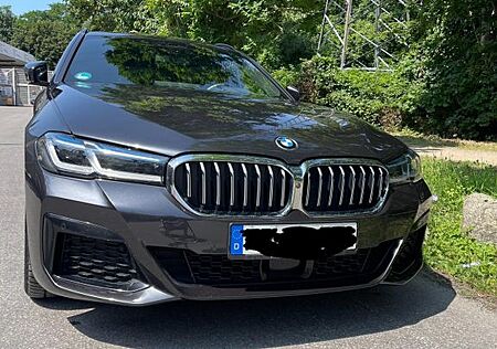 BMW 530i Touring A -