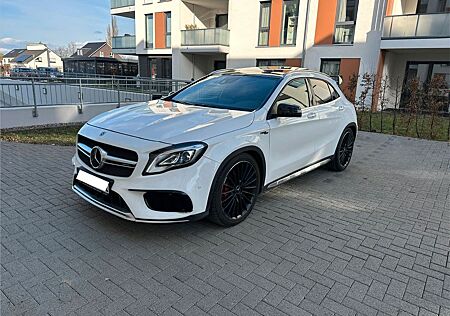 Mercedes-Benz GLA 45 AMG GLA 45 S AMG 4MATIC+ Performance | Panorama