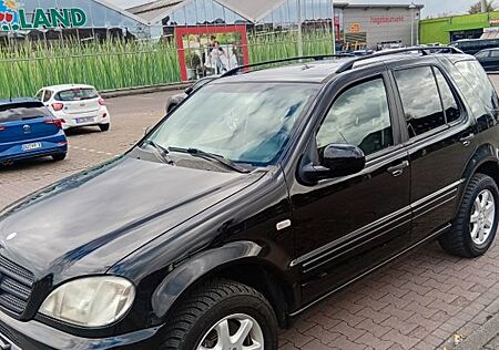 Mercedes-Benz ML 430 -V8 Top Zustand 02/28 Tüv