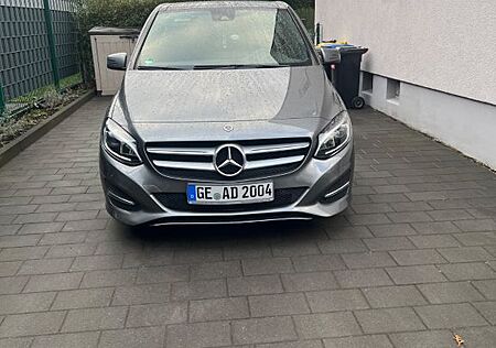 Mercedes-Benz B 200 /PANO/LM-FELGEN/WİNTER UND SOMMERREIFEN