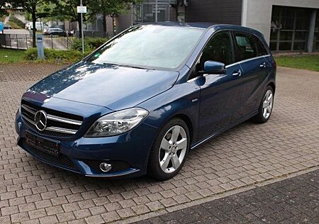 Mercedes-Benz B 180 122PS, LEDER, NAVIGATION, PTS, TÜV NEU!!!