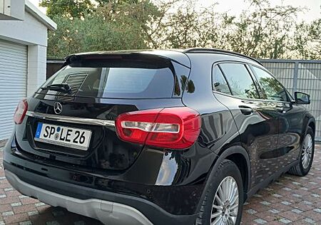 Mercedes-Benz GLA 180 -