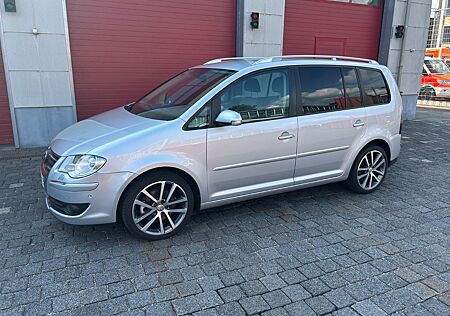 VW Touran Volkswagen 2.0 TDI 125 kW DSG Highline scheckheftge.