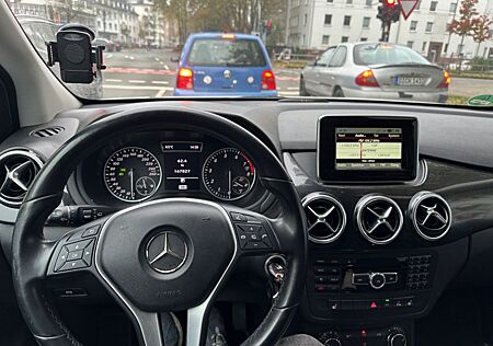 Mercedes-Benz B 180 -