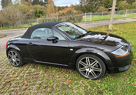 Audi TT Roadster 1.8T quattro 224 PS Schwarz/Schwarz