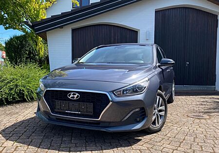 Hyundai i30 NAVI/KAMERA/1.HAND