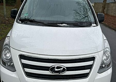 Hyundai H-1 Starex