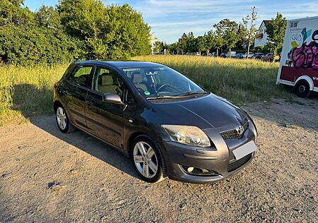 Toyota Auris 2.2 D-CAT D-CAT TÜV ALU