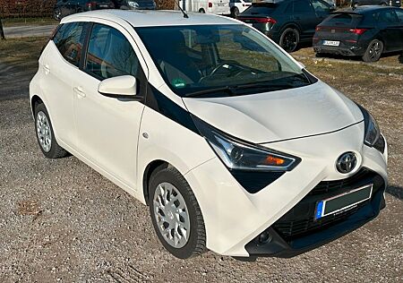 Toyota Aygo (X) Aygo (X) 1,0-l-VVT-i x-style x-shift