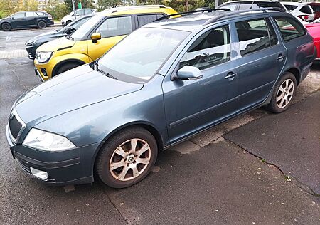 Skoda Octavia Combi Elegance 2.0 TDI AHK