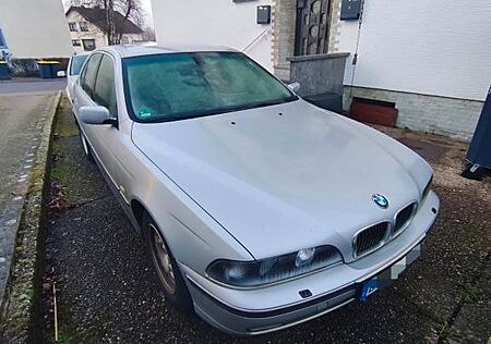 BMW 528i Limousine mit TÜV, Car-Hifi